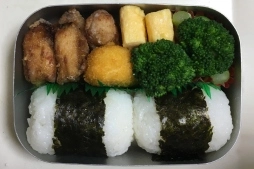 保育士さんのお弁当：給食も美味しいけど！