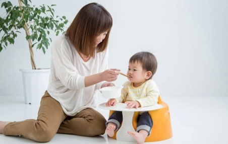 子どもが食べるのに時間がかかる…！食べるのが遅い原因と改善策