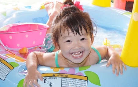 子どもたちが喜ぶ保育園 幼稚園でのプール遊びのアイデア 特集 保育士転職 求人なら ほいとも