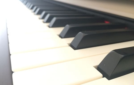 ピアノが苦手な保育士さんへ 子どもが喜ぶ簡単に弾けるピアノ曲 特集 保育士転職 求人なら ほいとも