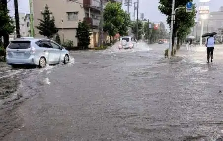 多発するゲリラ豪雨、警報発令時のお迎え対応…保育園でしておくべき準備と対策!